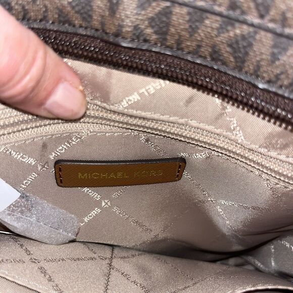 MICHAEL KORS Jet Set Travel Bag Messenger Crossbody Purse SIGNATURE MSRP $348 - Picture 8 of 9